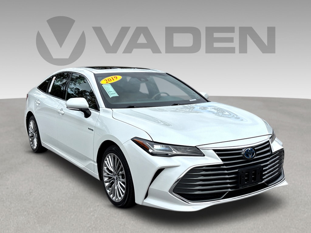 2019 Toyota Avalon Limited's photo