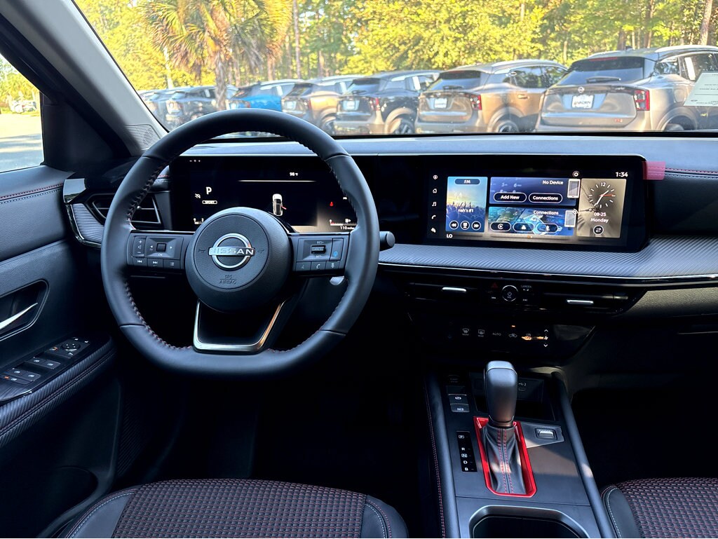 2025 Nissan Kicks SR photo 4