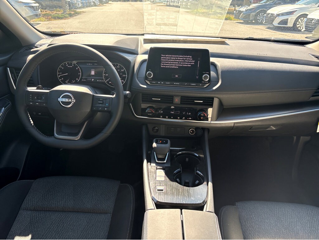 2026 Nissan Rogue SV photo 2