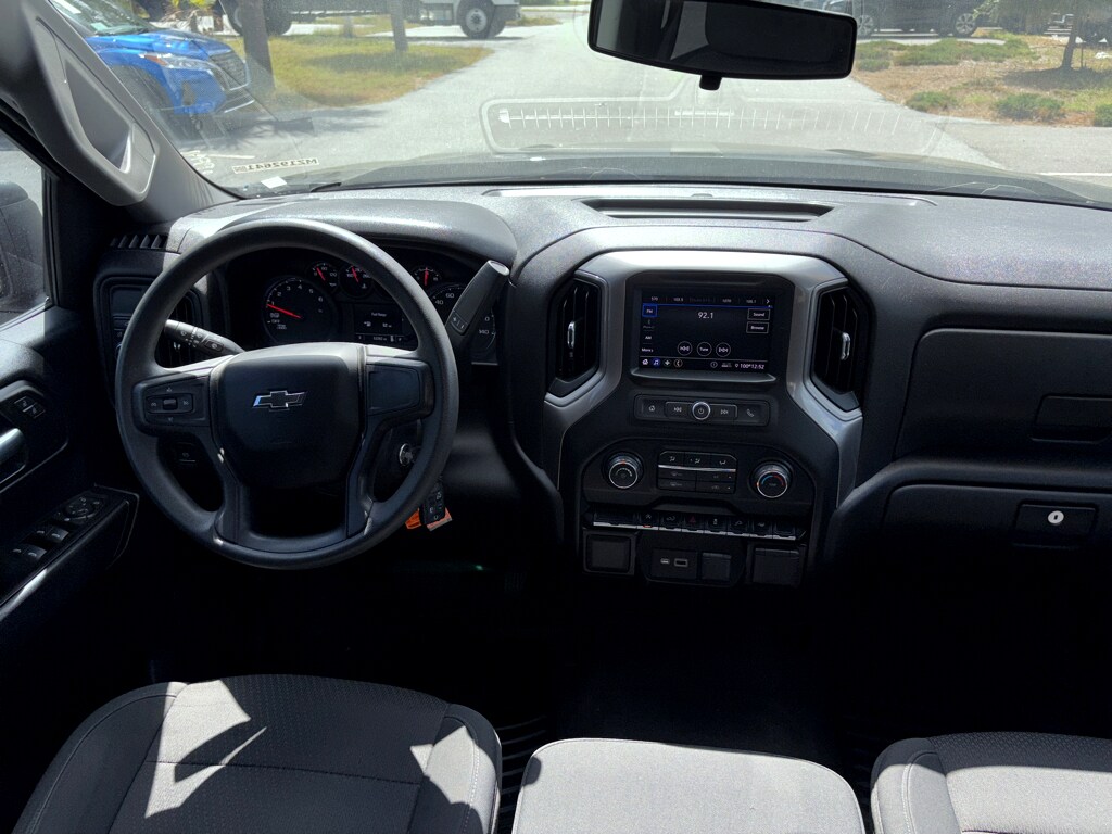 2021 Chevrolet Silverado 1500 Custom photo 2