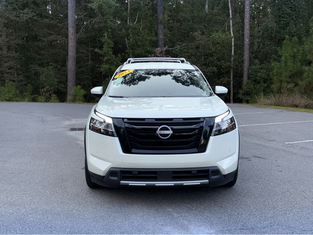 2023 Nissan Pathfinder SL photo 2