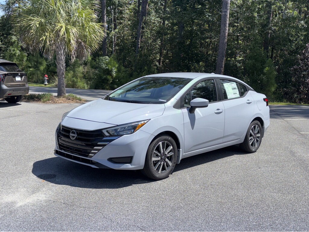 2025 Nissan Versa 1.6 SV photo 3