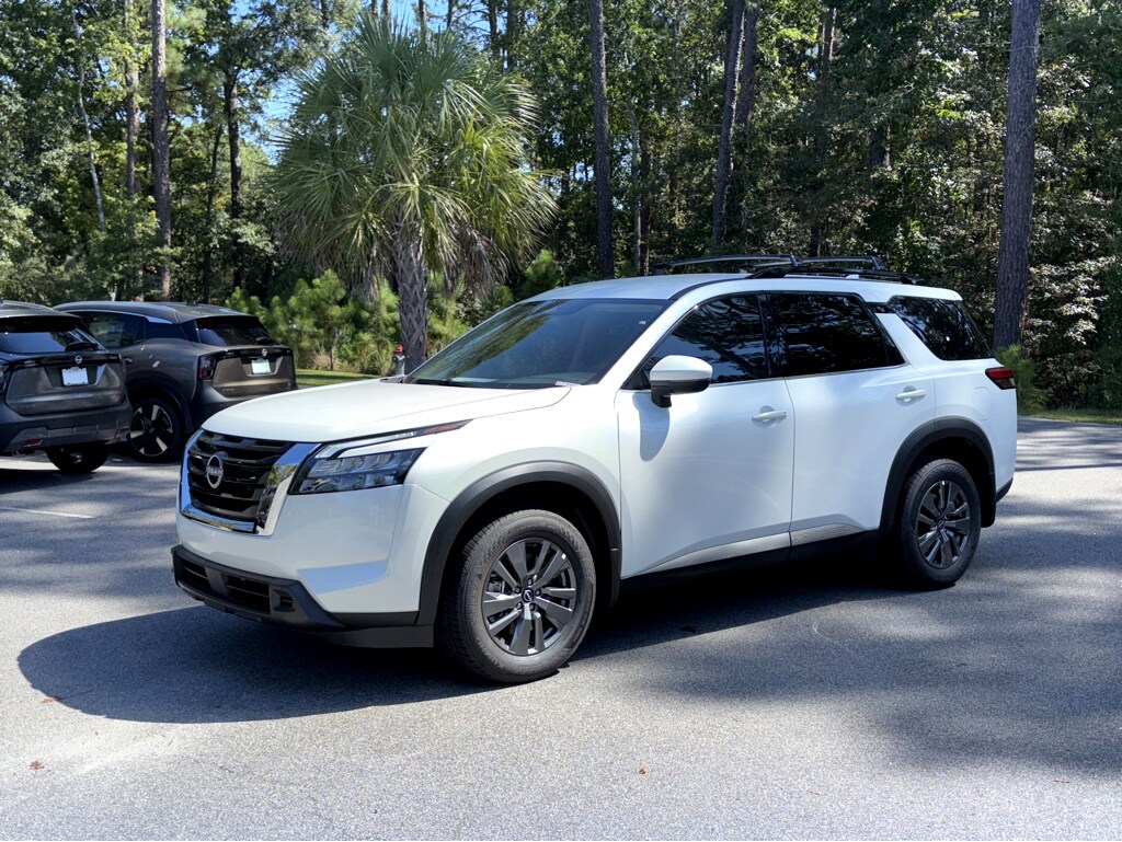 2025 Nissan Pathfinder SV photo 3