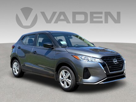 2025 Nissan Kicks Play S SUV