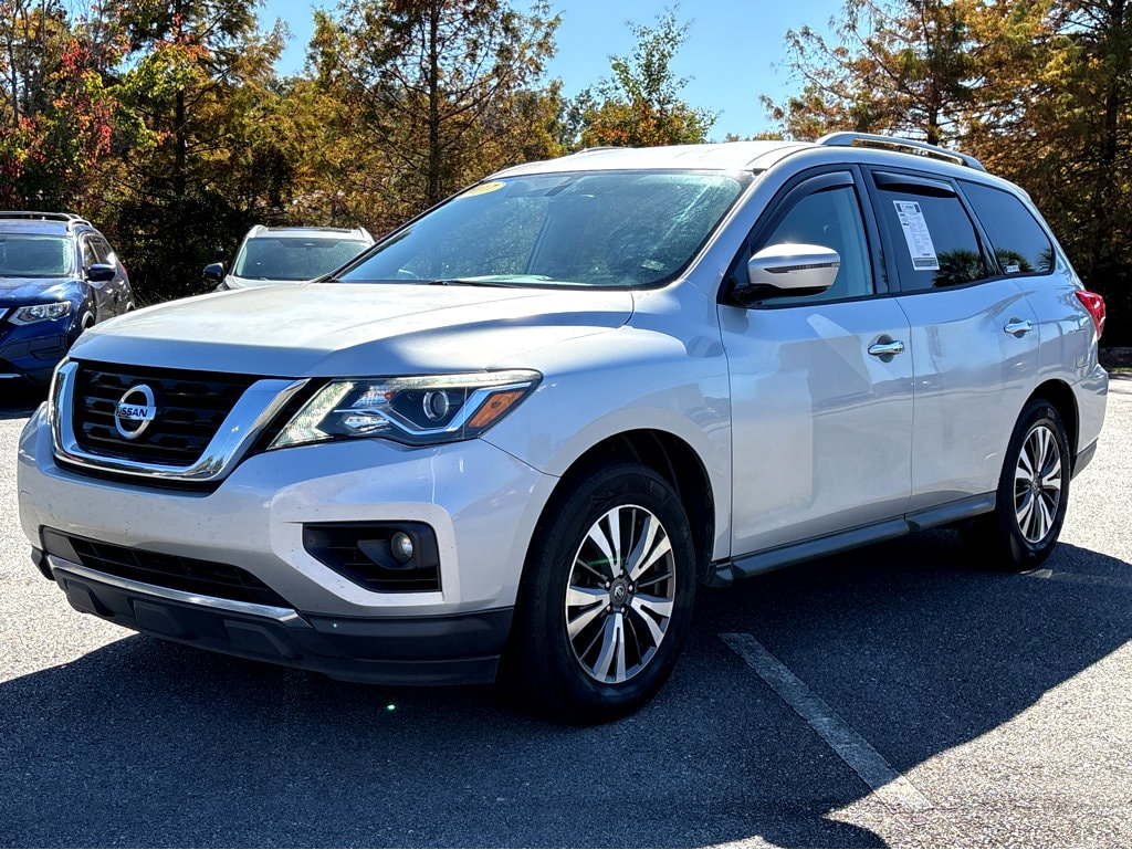 Used 2017 Nissan Pathfinder SV SUV