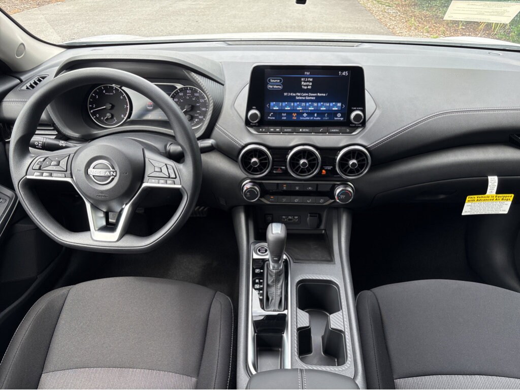 2025 Nissan Sentra SV photo 4