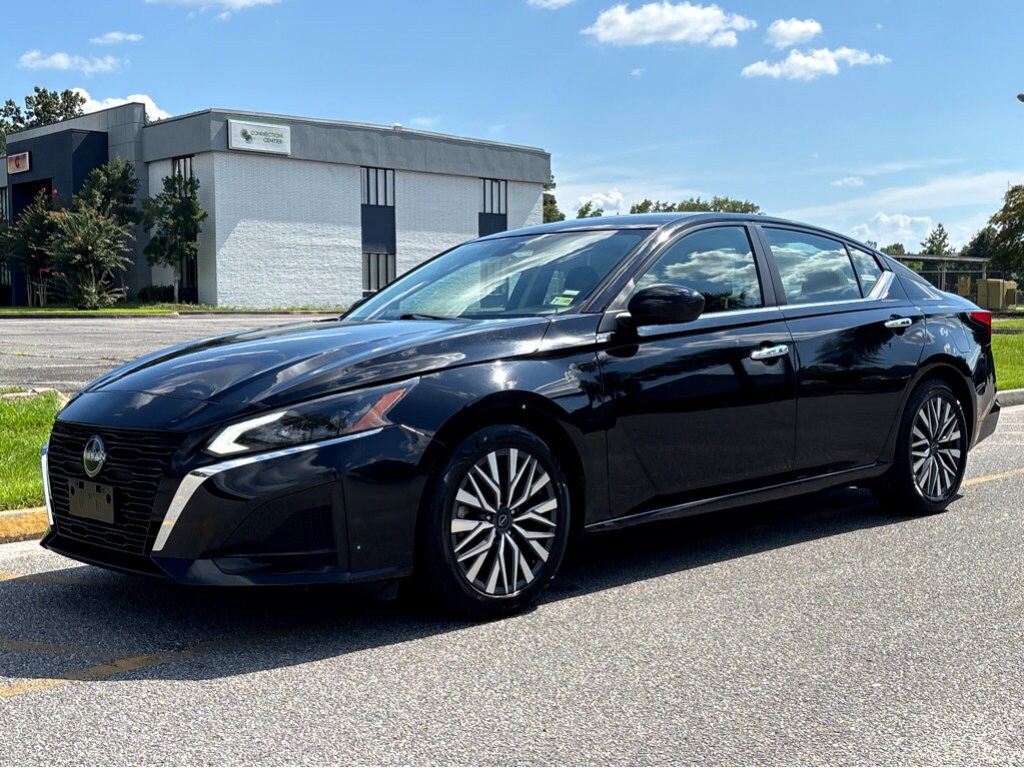 2025 Nissan Altima SV photo 2