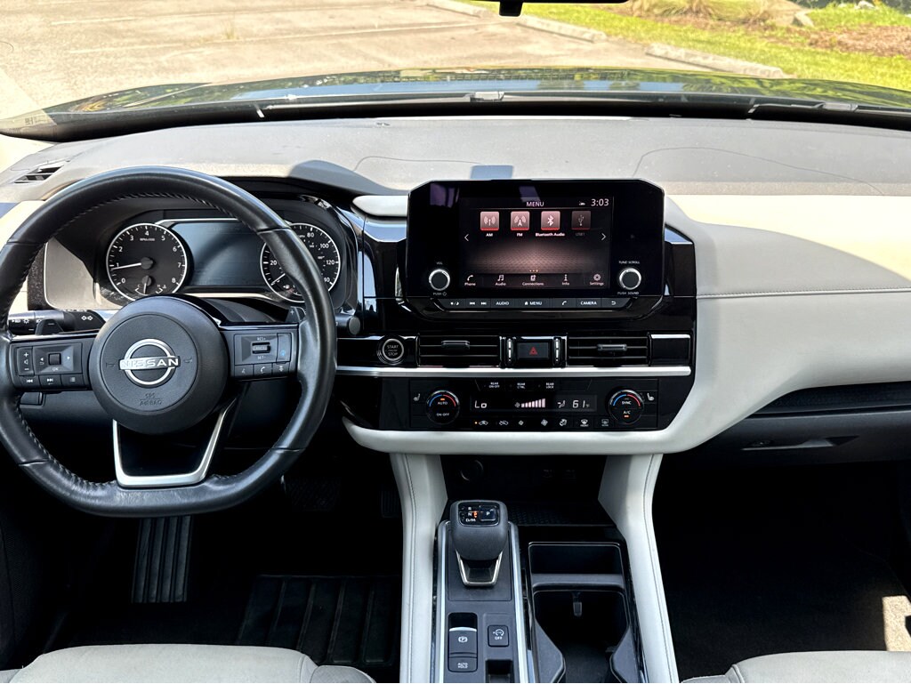 2022 Nissan Pathfinder SV photo 2