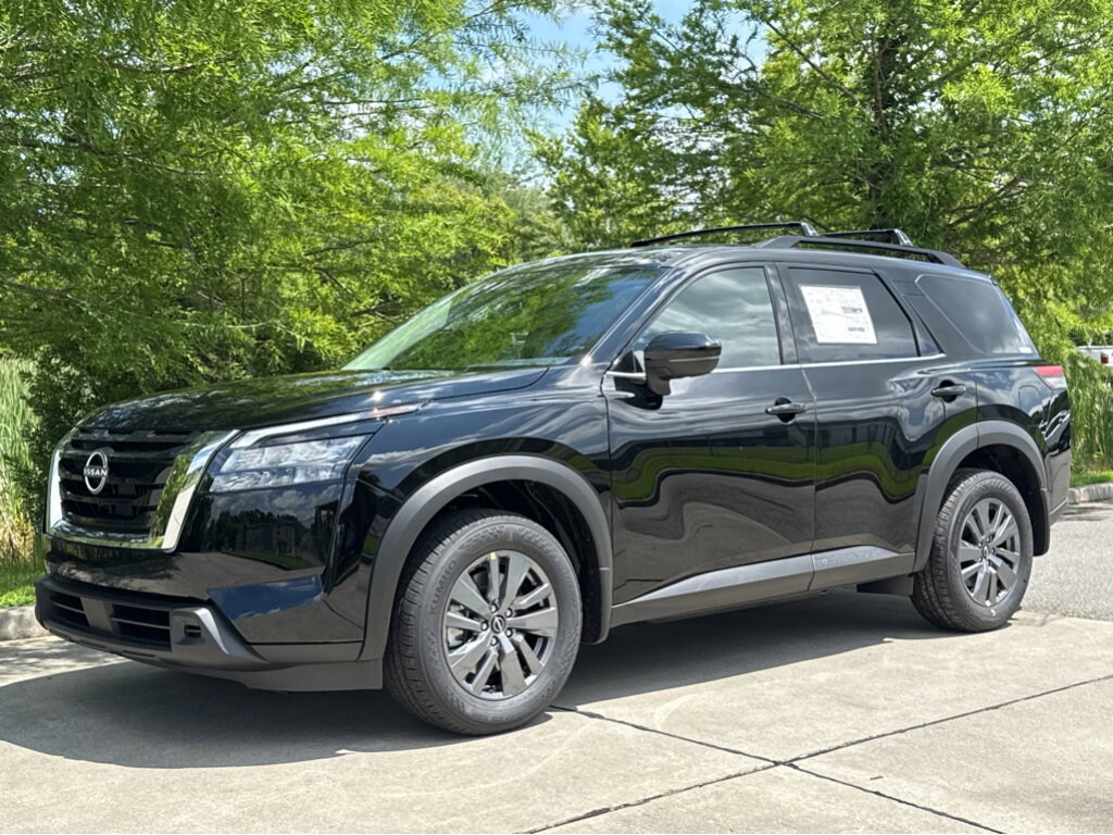 2025 Nissan Pathfinder SV photo 3