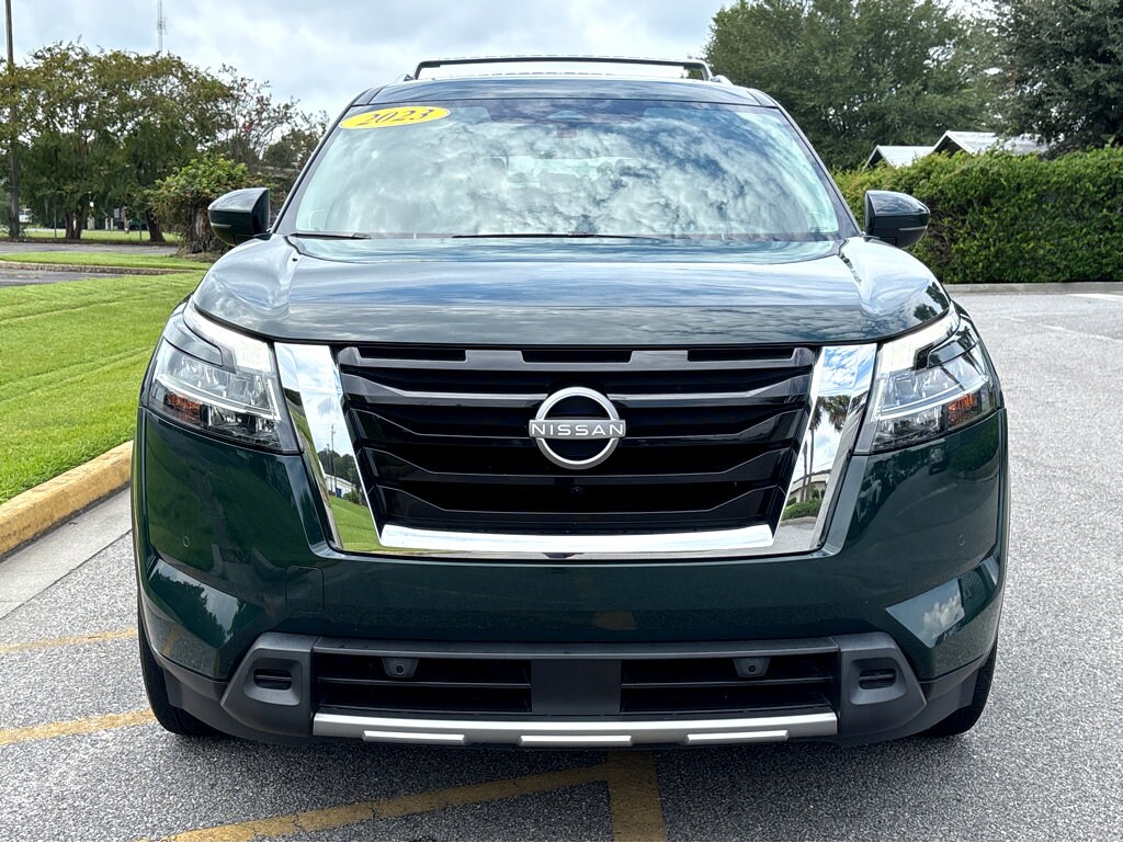 2023 Nissan Pathfinder SL photo 2