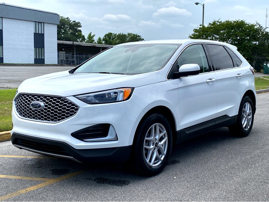 2023 Ford Edge SEL photo 3