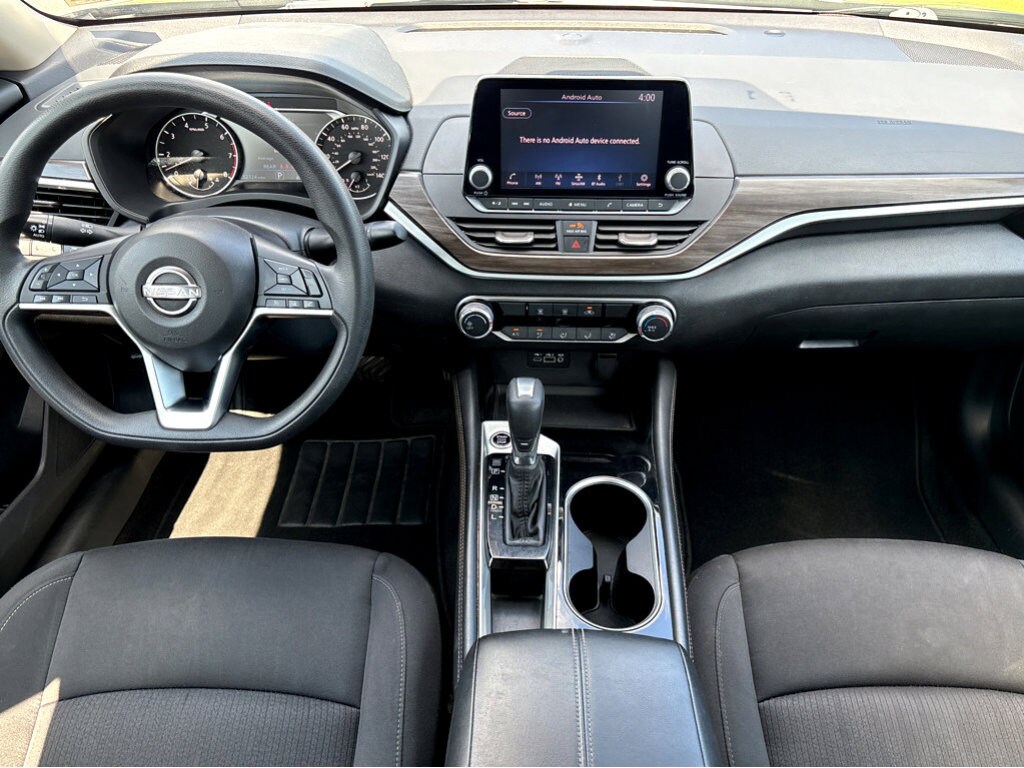 2025 Nissan Altima SV photo 3