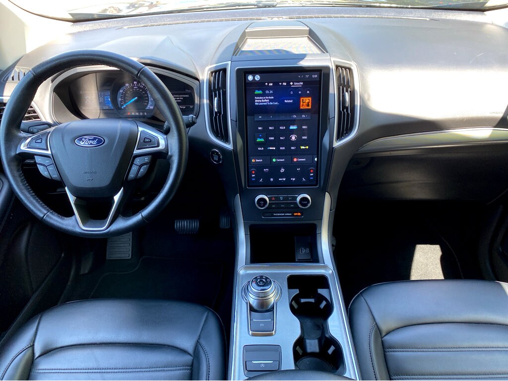 2022 Ford Edge SEL photo 4