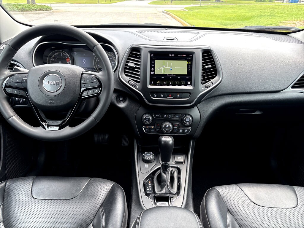 2023 Jeep Cherokee Altitude Lux photo 2