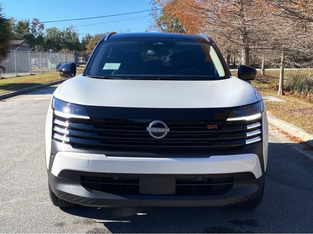 2025 Nissan Kicks SR photo 2