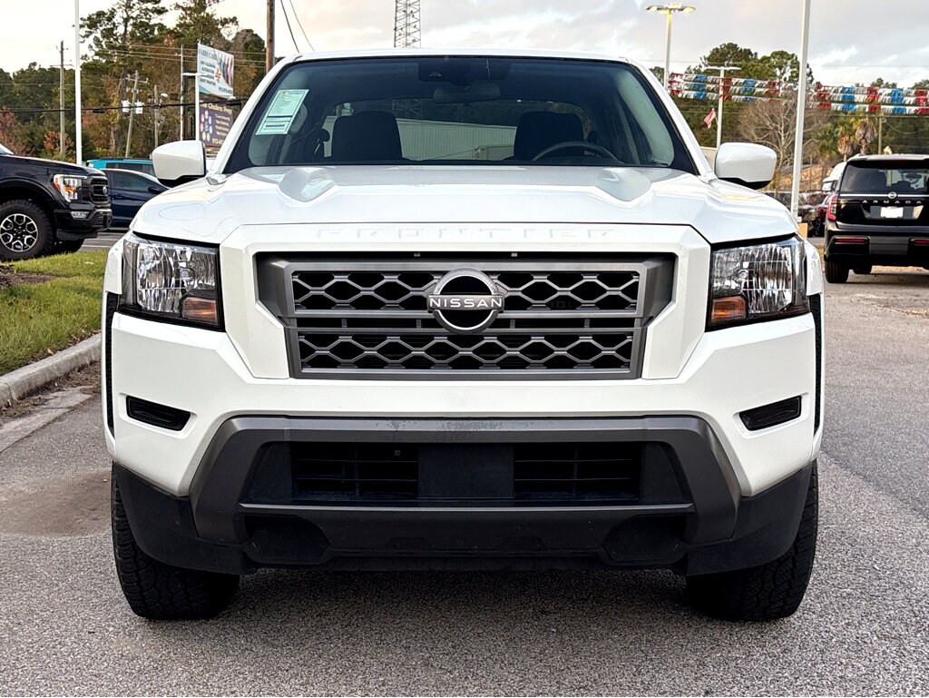 2022 Nissan Frontier SV photo 2