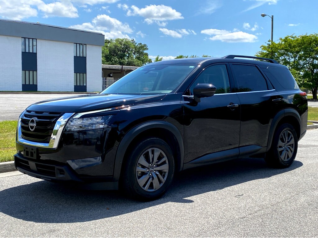 2024 Nissan Pathfinder SV photo 3