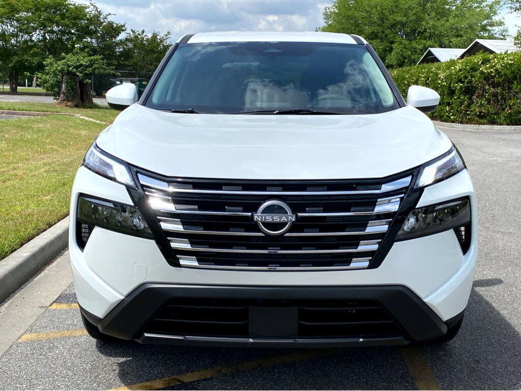 2026 Nissan Rogue SV photo 2