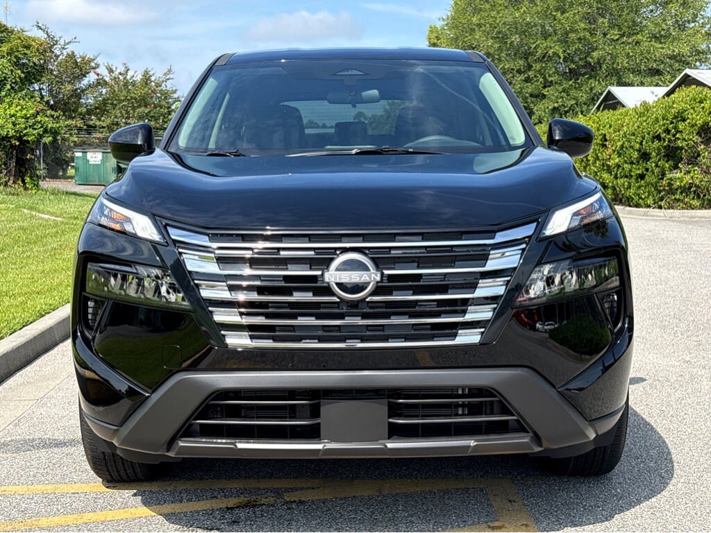 2026 Nissan Rogue SV photo 2