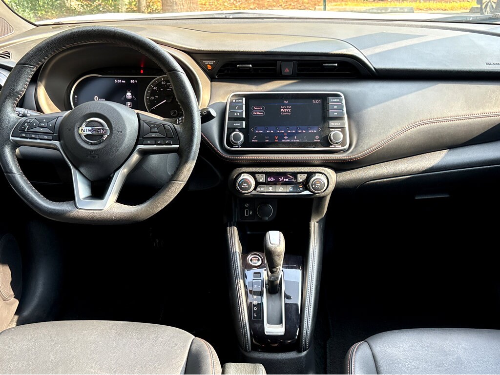 2019 Nissan Kicks SR photo 3