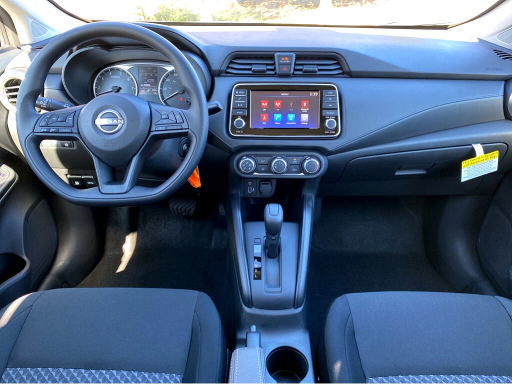 2025 Nissan Versa 1.6 S photo 4