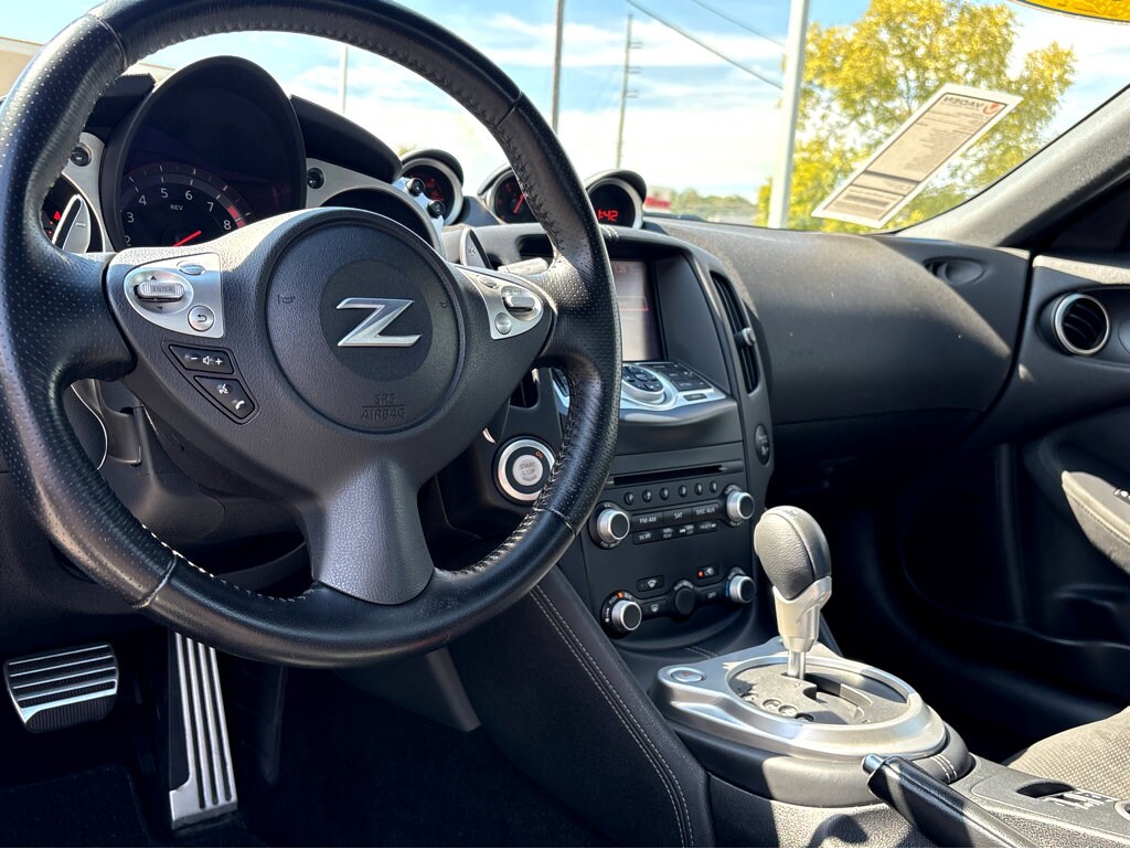 2018 Nissan 370Z Touring photo 4