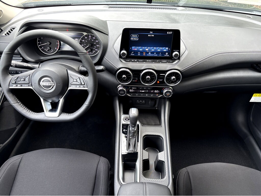 2025 Nissan Sentra SV photo 4