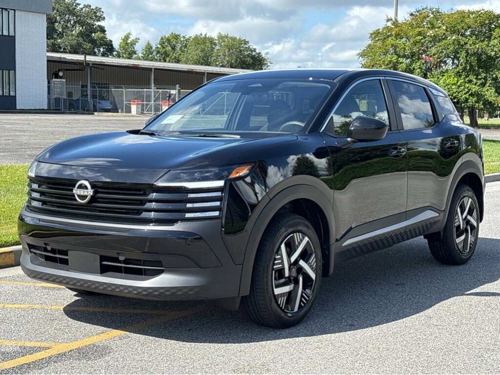 2025 Nissan Kicks SV photo 3