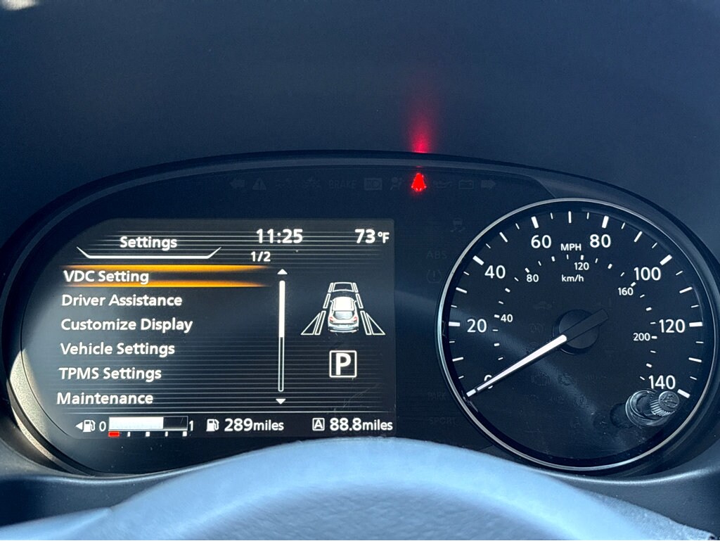 2023 Nissan Kicks SR photo 3