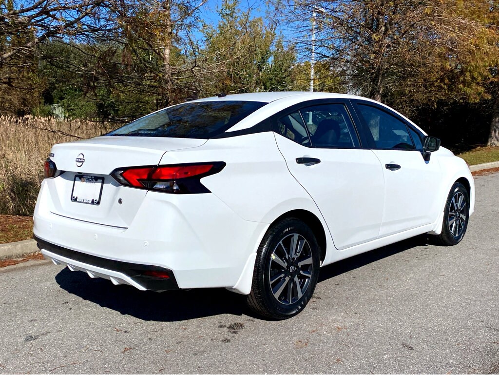 2024 Nissan Versa 1.6 S photo 2