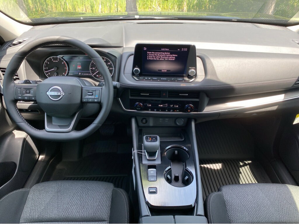 2025 Nissan Rogue SV photo 4