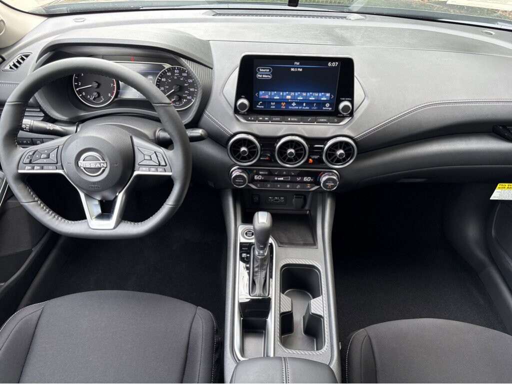 2025 Nissan Sentra SV photo 4