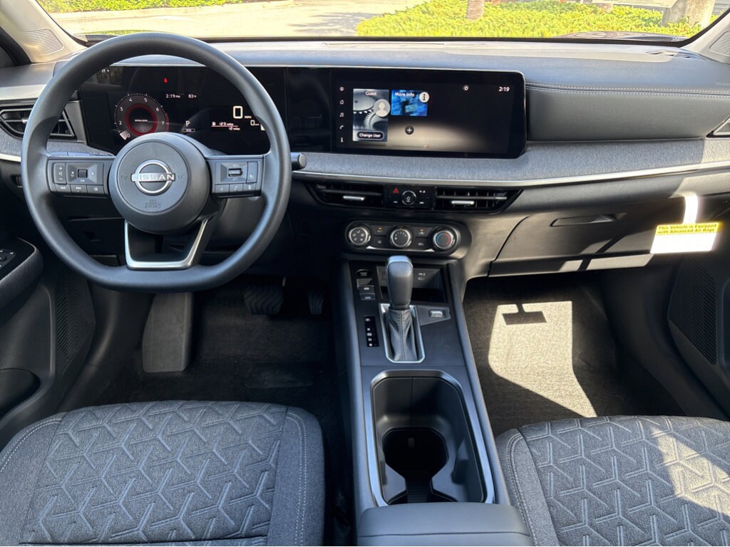 2025 Nissan Kicks SV photo 4