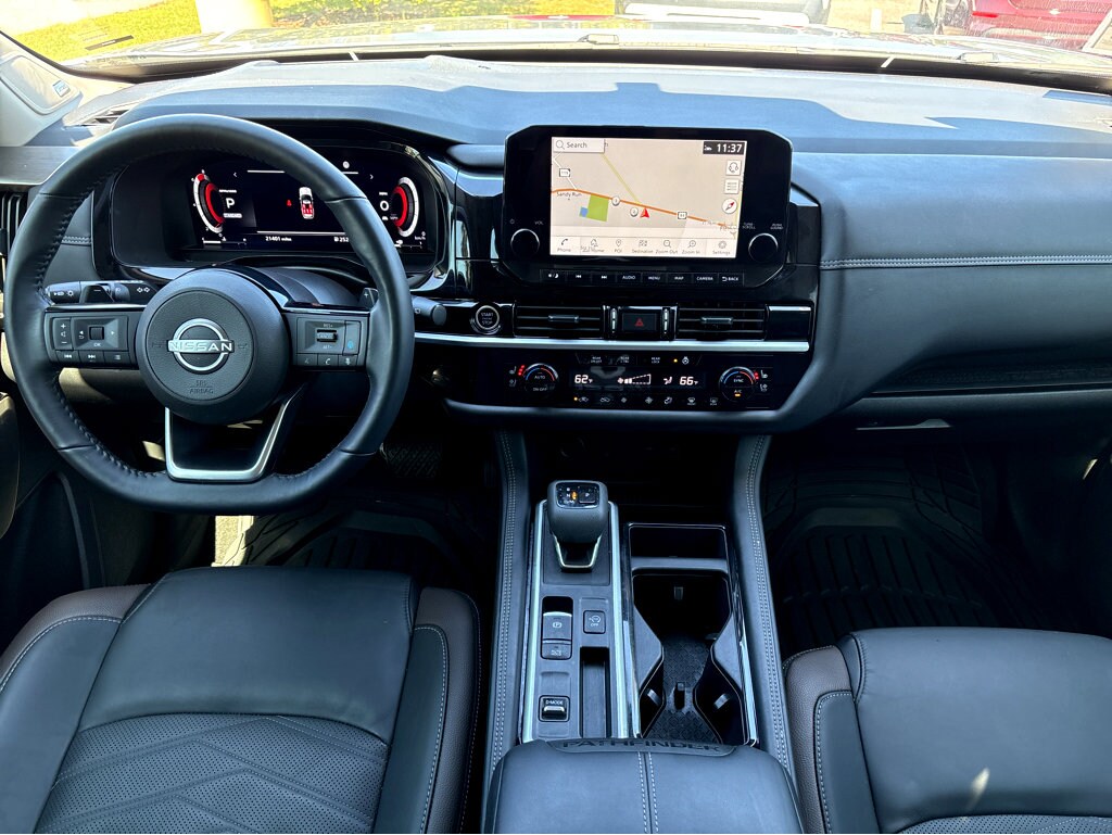 2024 Nissan Pathfinder Platinum photo 3