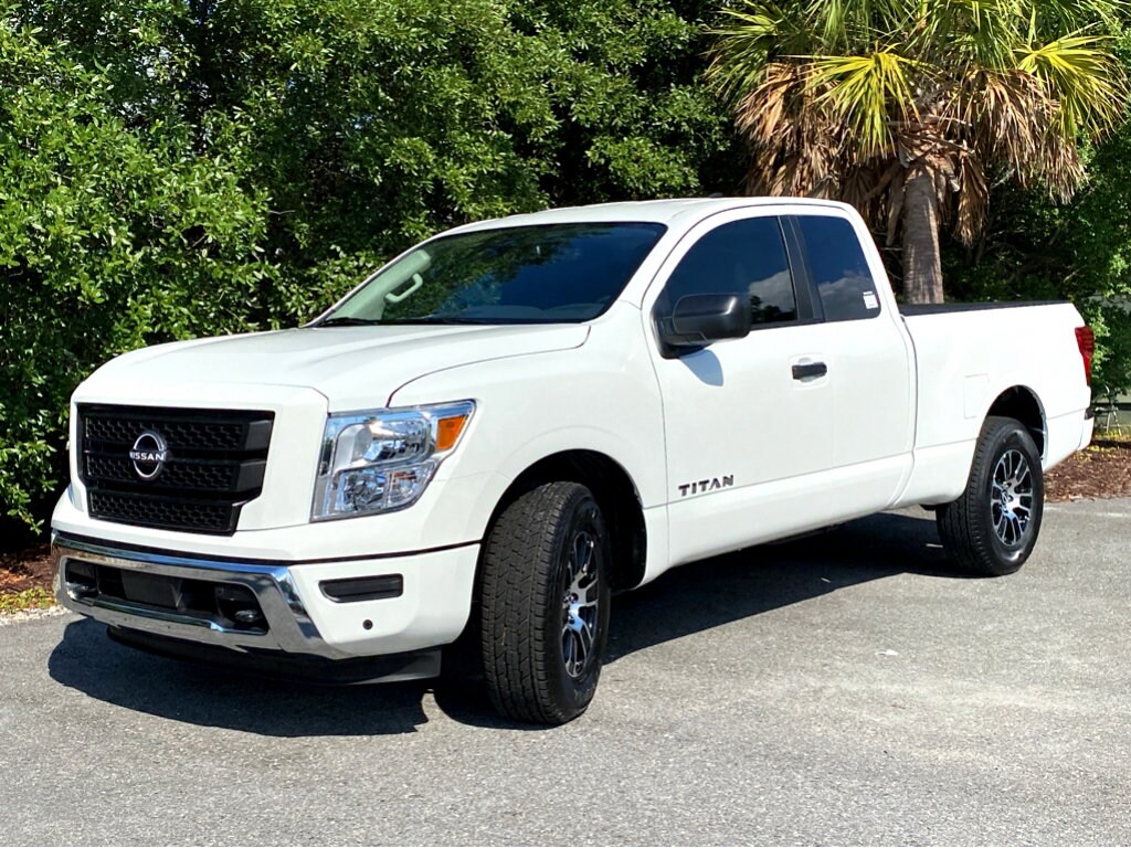 2024 Nissan Titan SV photo 3