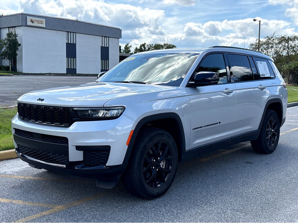 2024 Jeep Grand Cherokee Altitude photo 3