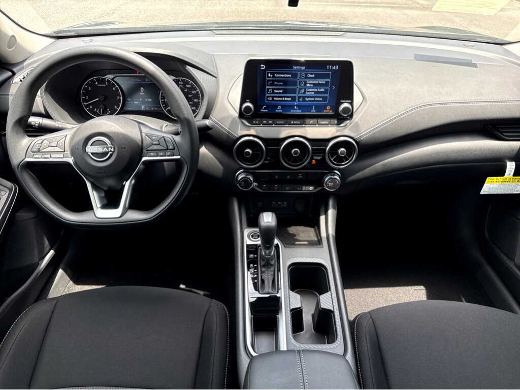 2025 Nissan Sentra SV photo 4
