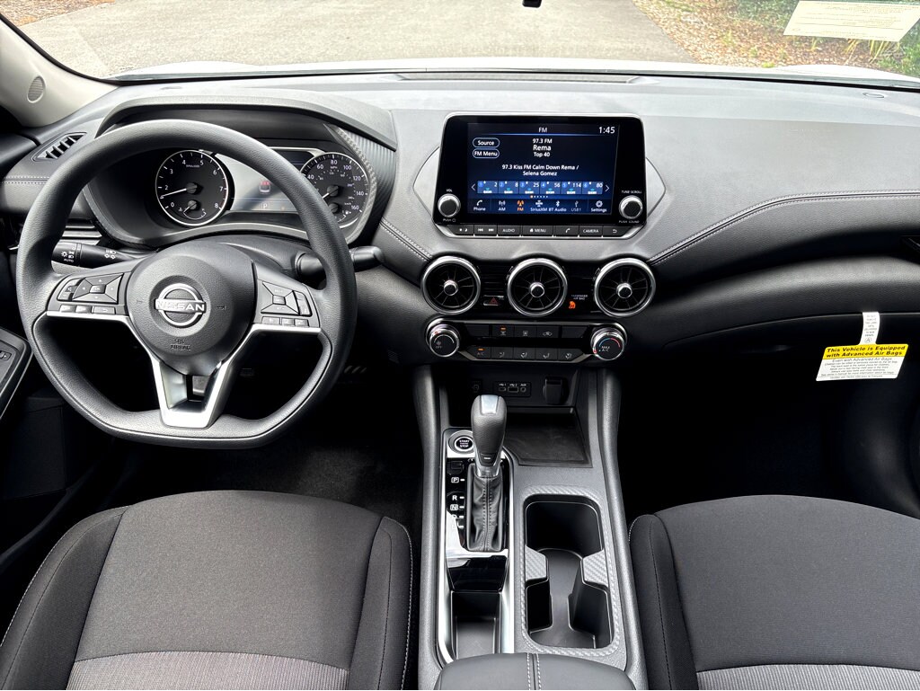2025 Nissan Sentra SV photo 4