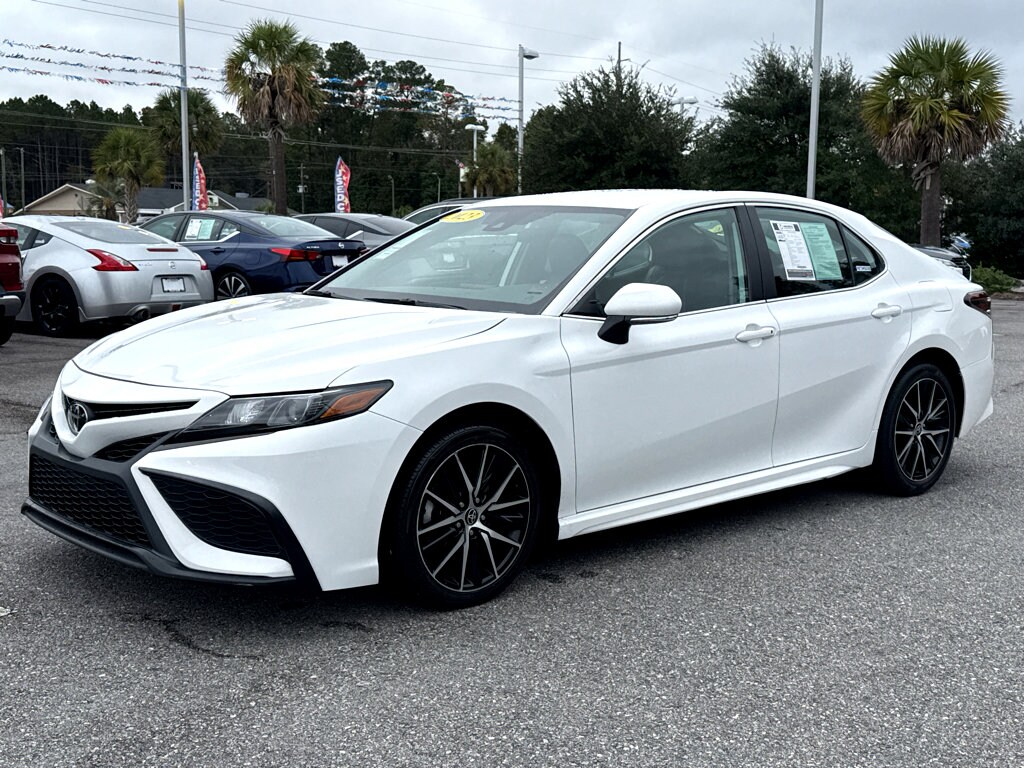 2023 Toyota Camry SE photo 3
