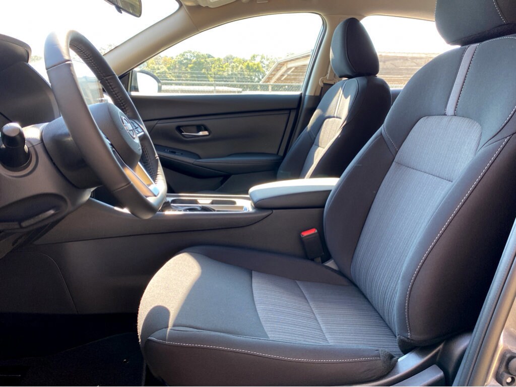 2025 Nissan Sentra SV photo 4