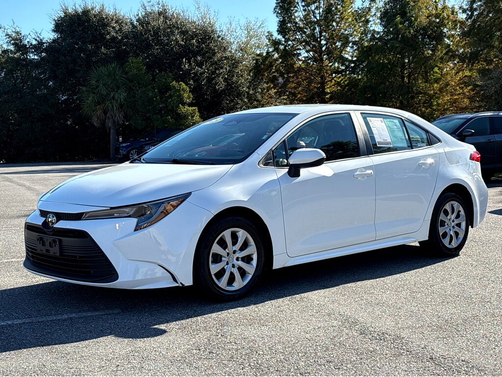2023 Toyota Corolla LE photo 3