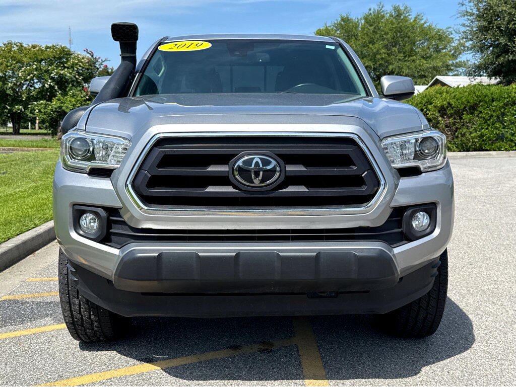 2019 Toyota Tacoma 4x4 SR5 photo 2