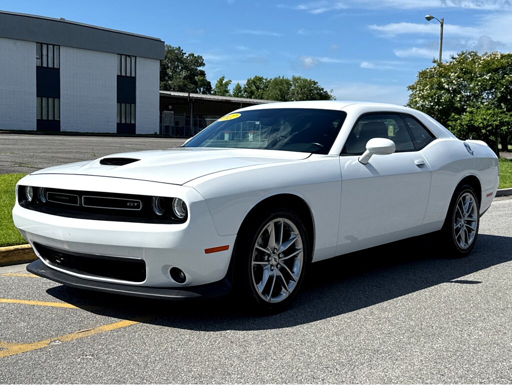 2022 Dodge Challenger GT photo 3