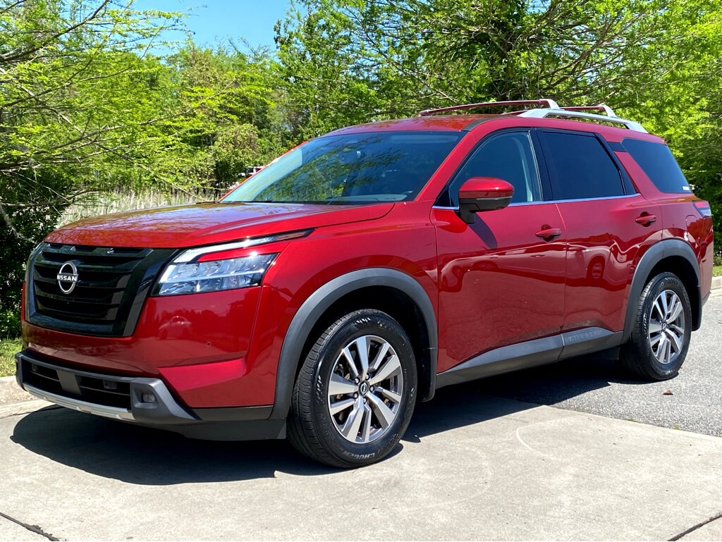 2022 Nissan Pathfinder SL photo 3