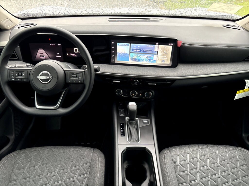 2025 Nissan Kicks SV photo 2