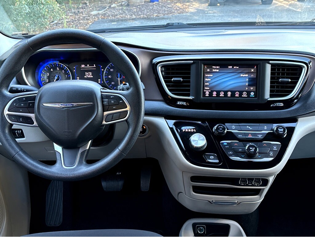 2021 Chrysler Voyager L photo 4