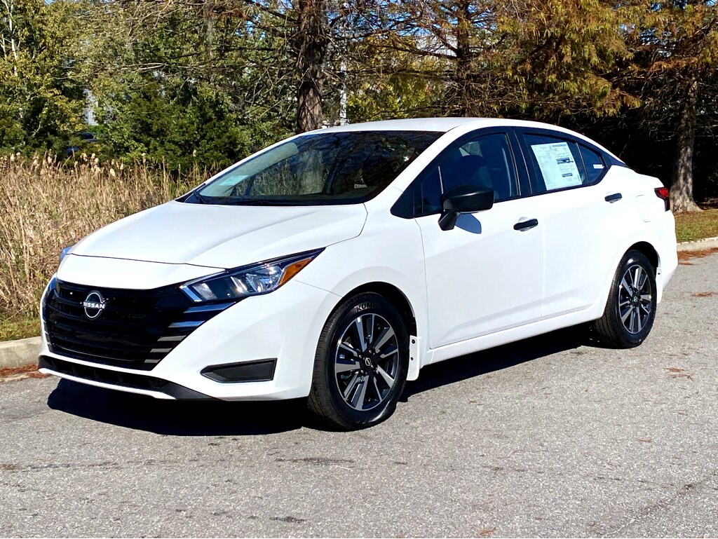 2024 Nissan Versa 1.6 S photo 3