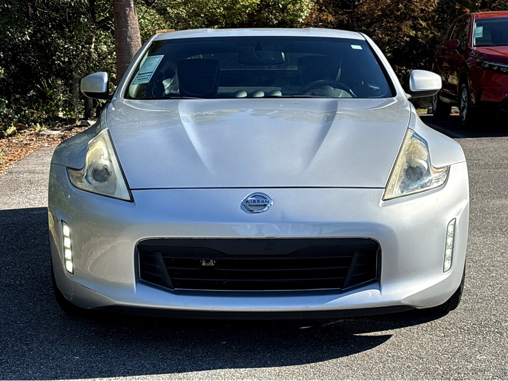 2016 Nissan 370Z Touring photo 2