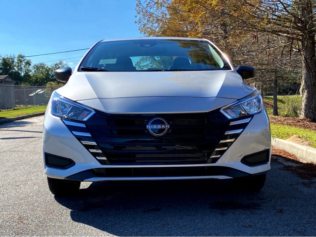 2025 Nissan Versa 1.6 S photo 2
