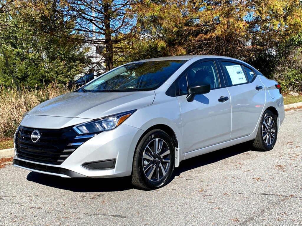 2025 Nissan Versa 1.6 S photo 3